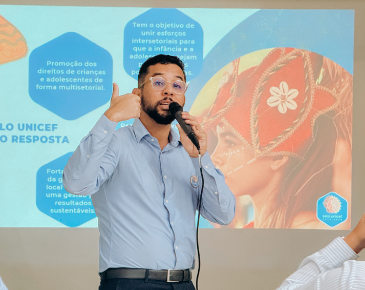 O coordenador nacional do Selo UNICEF, Higor FranÃ§a.