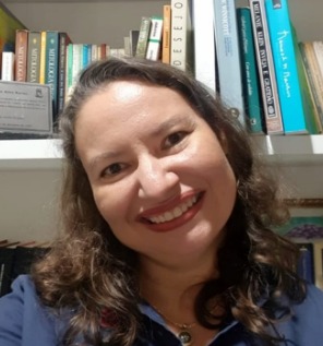 A psicóloga e Mestra em educação, Alessandra Xavier, da UECE, reafirma o papel da escola no bem-estar de crianças e adolescentes. (Foto: divulgação) 