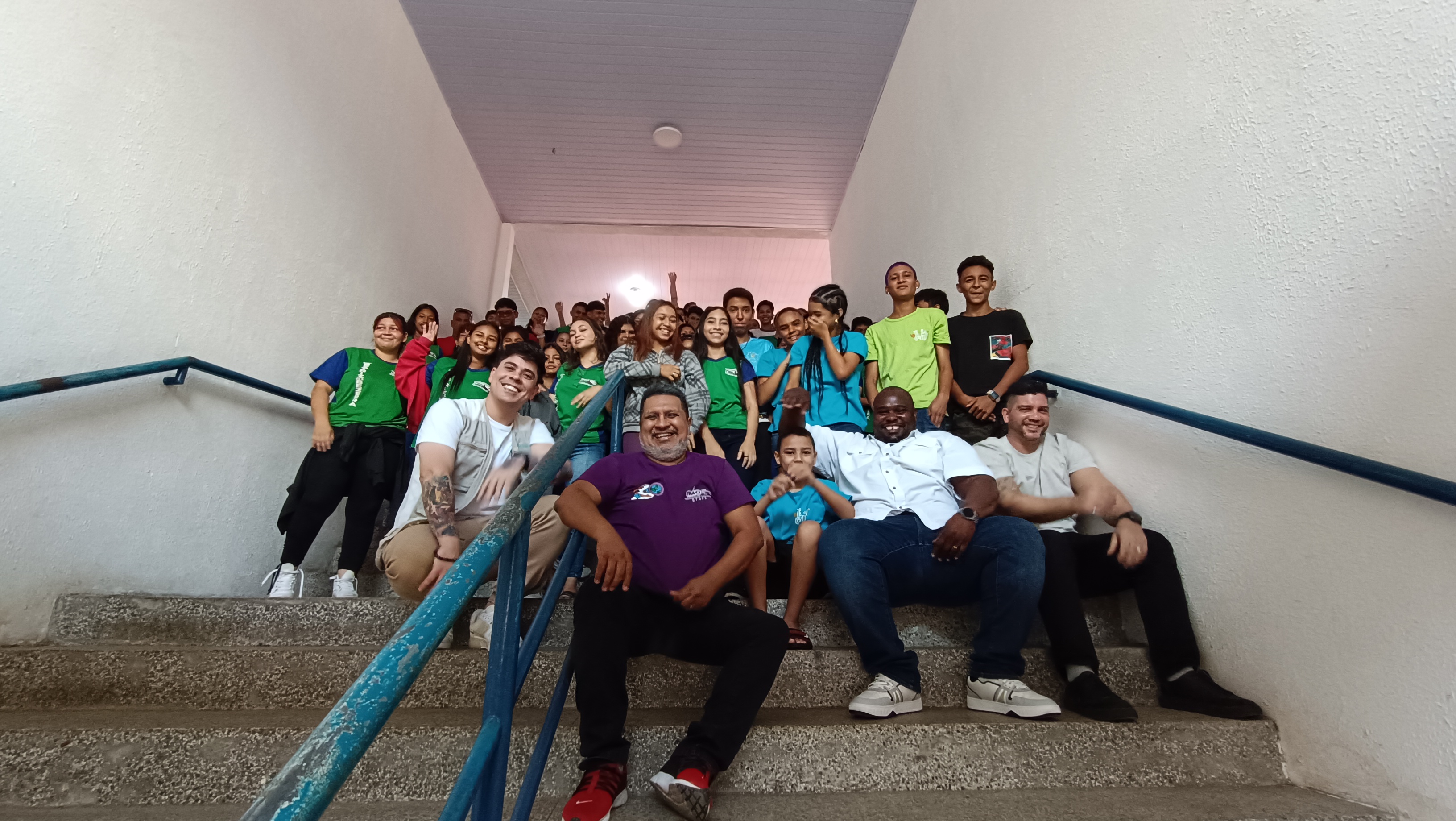 Adolescentes de Manacapuru e Iranduba recebem visita técnica do 1MiO e parceiro institucional