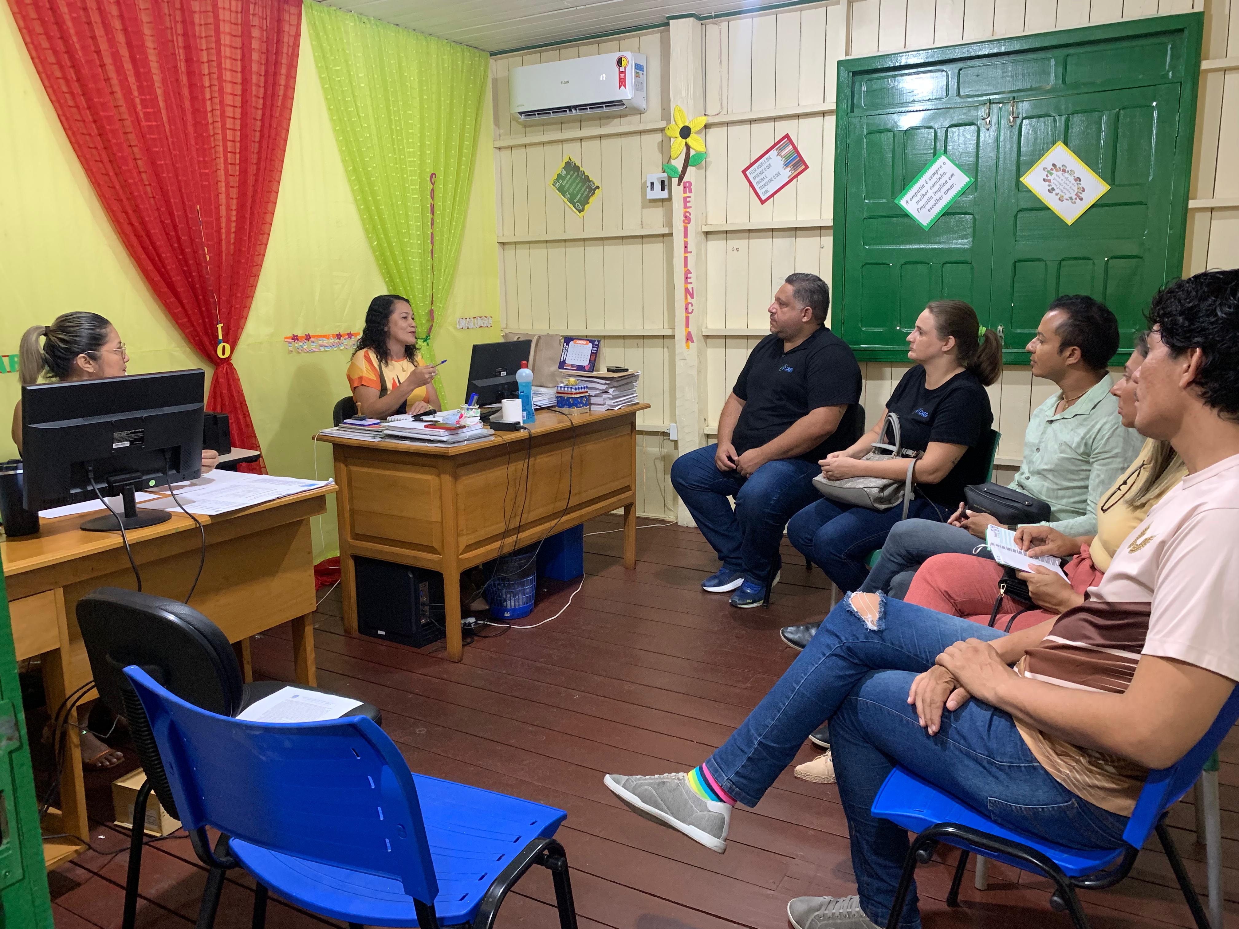Reunião para formação do Comitê da Lei da Escuta Protegida de Afuá (Marajó, Pará), com  Articulador, Conselho tutelar, CMDCA, saúde, educação, assistência, ONG e NUCA