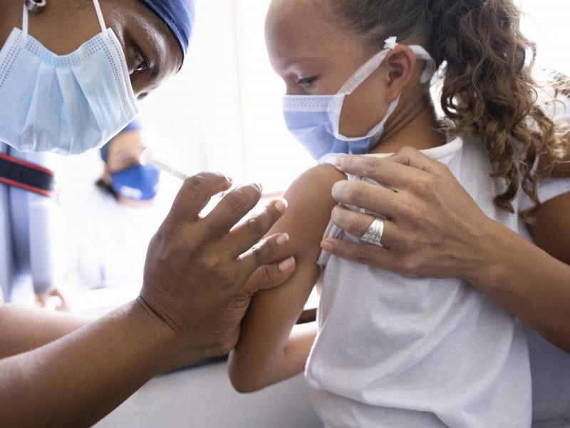 Vacinação de uma criança