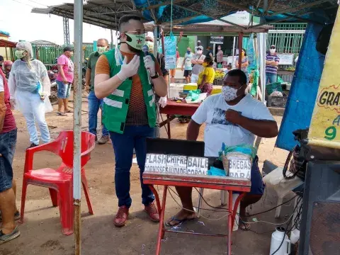 Em Macapá, no Amapá, blitz para levar esclarecimento a população, com carro som. 