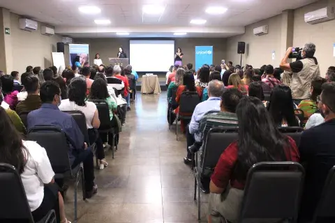 Participaram do evento técnicos municipais, secretários de Educação, coordenadores operacionais da Busca Ativa Escolar, articuladores do Selo UNICEF, mobilizadores da Educação, prefeitos, primeiras-damas e adolescentes