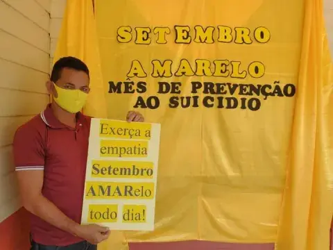 Mobilizador de adolescentes Odenir Rozário em ação alusiva ao setembro amarelo em Itaubal-AP. (Foto: arquivo pessoal)