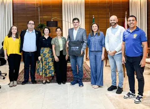 Foto com Mariana Rocha, Layla Saad, Helder Barbalho, Hana Ghassan, Rossieli Soares e suas equipes