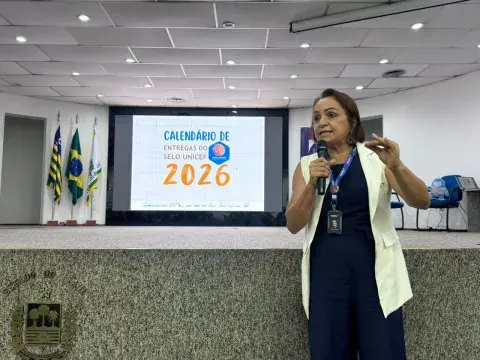 Palestrante fala sobre Educação