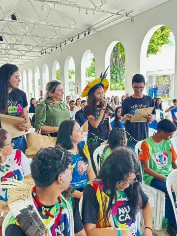 Adolescentes indígenas do NUCA