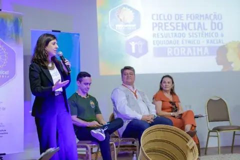 Autoridade discursando