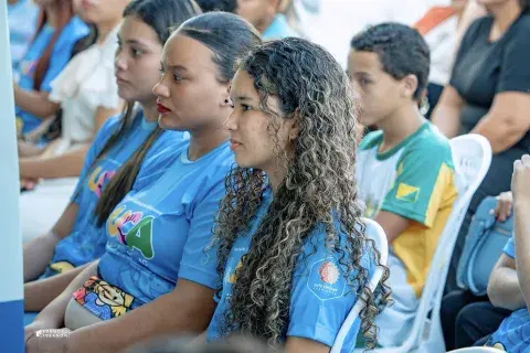 adolescente que faz parte do nuca