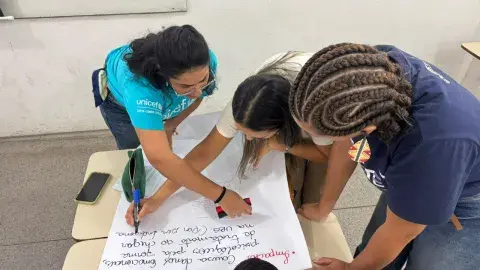 Construção de material para apresentação na plenária 