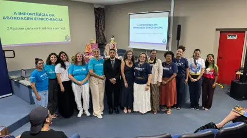 Foto com os parceiros que comporam o dispositivo de honra