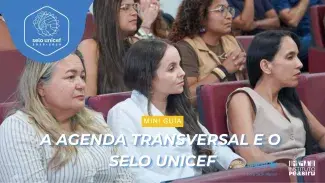 Imagem de 3 mulheres participando de um curso. 