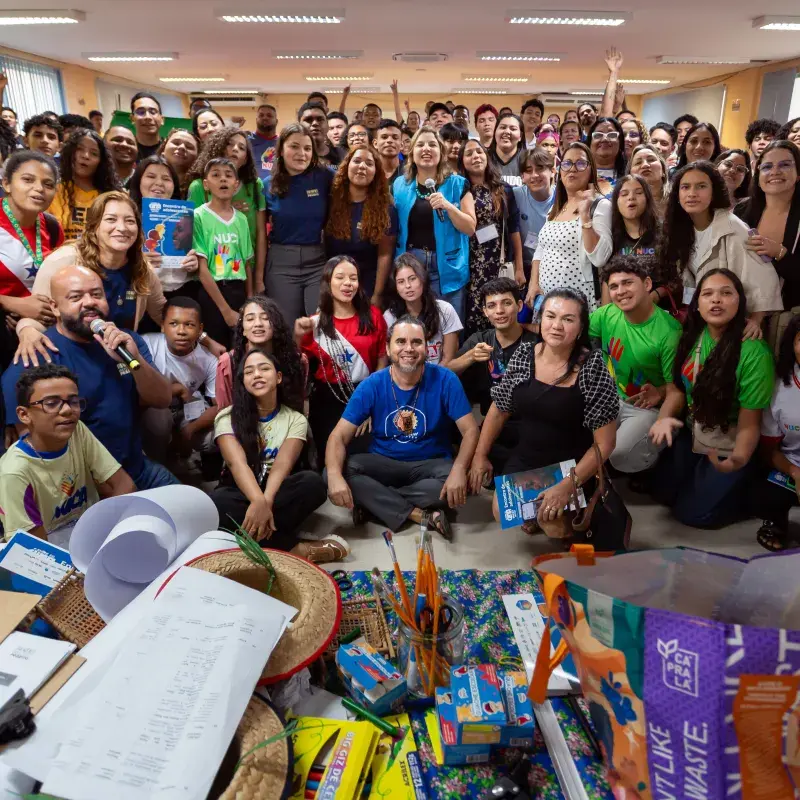 Foto do público presente durante o evento. 